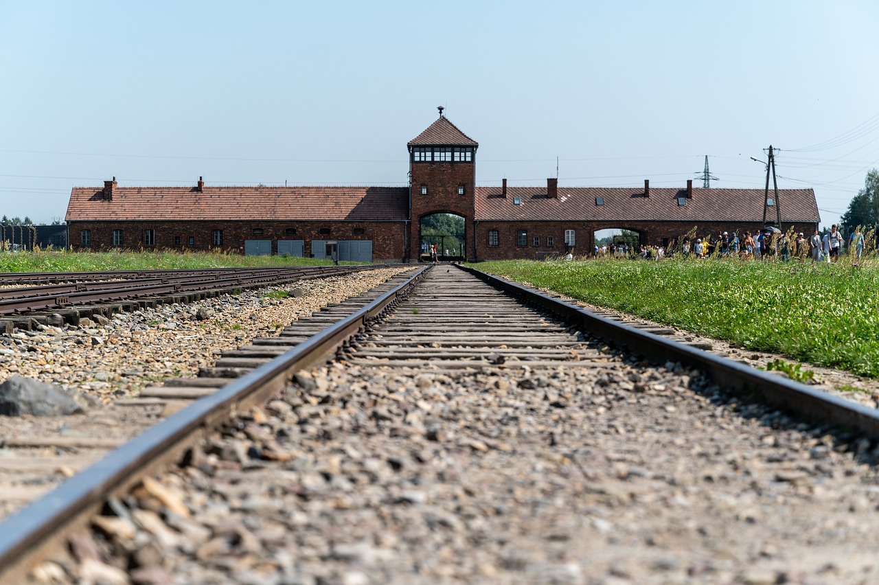 camp, buildings, auschwitz-birkenau-7432557.jpg