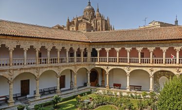 cloister of las dueñas, salamanca, courtyard-3684449.jpg