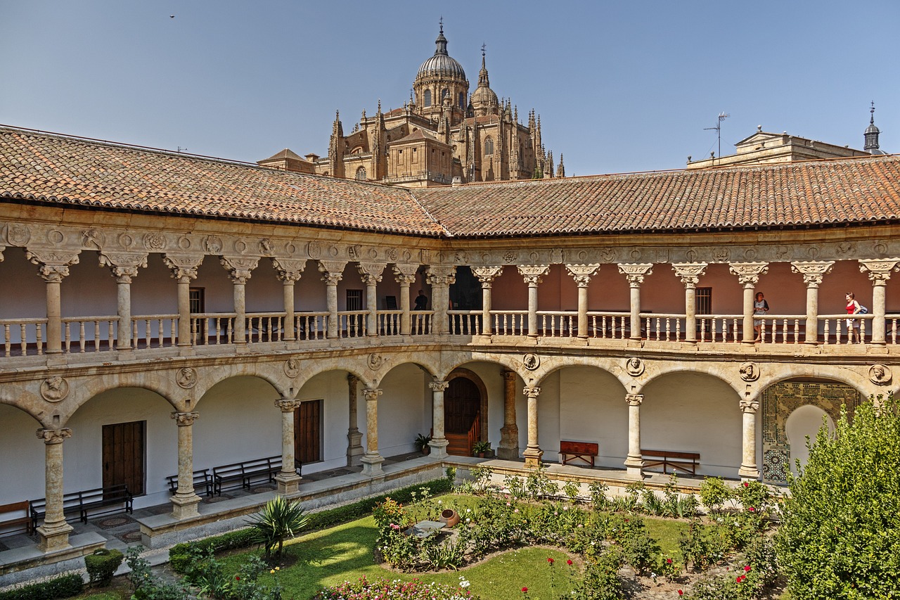 cloister of las dueñas, salamanca, courtyard-3684449.jpg