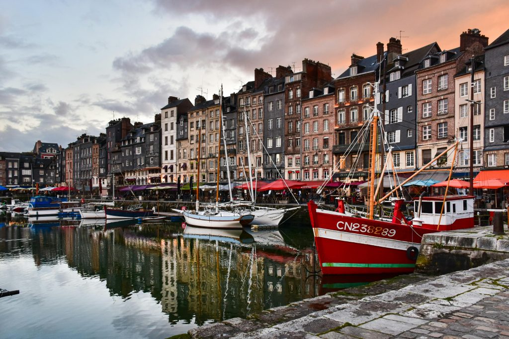 A city with many boats docked at the water