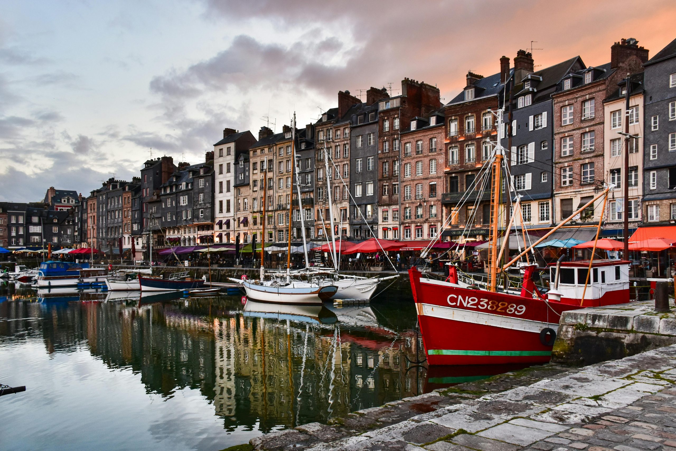 A city with many boats docked at the water